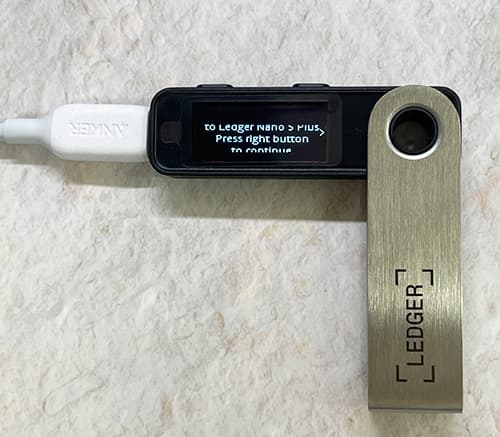Ledger Nano S Plusの初期設定で最初の液晶表示