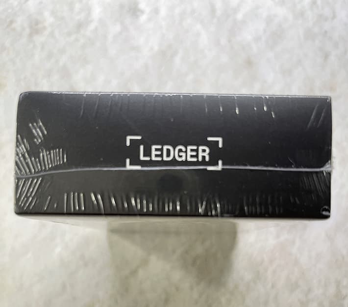 Ledger Nano Xがシュリンク梱包され未開封